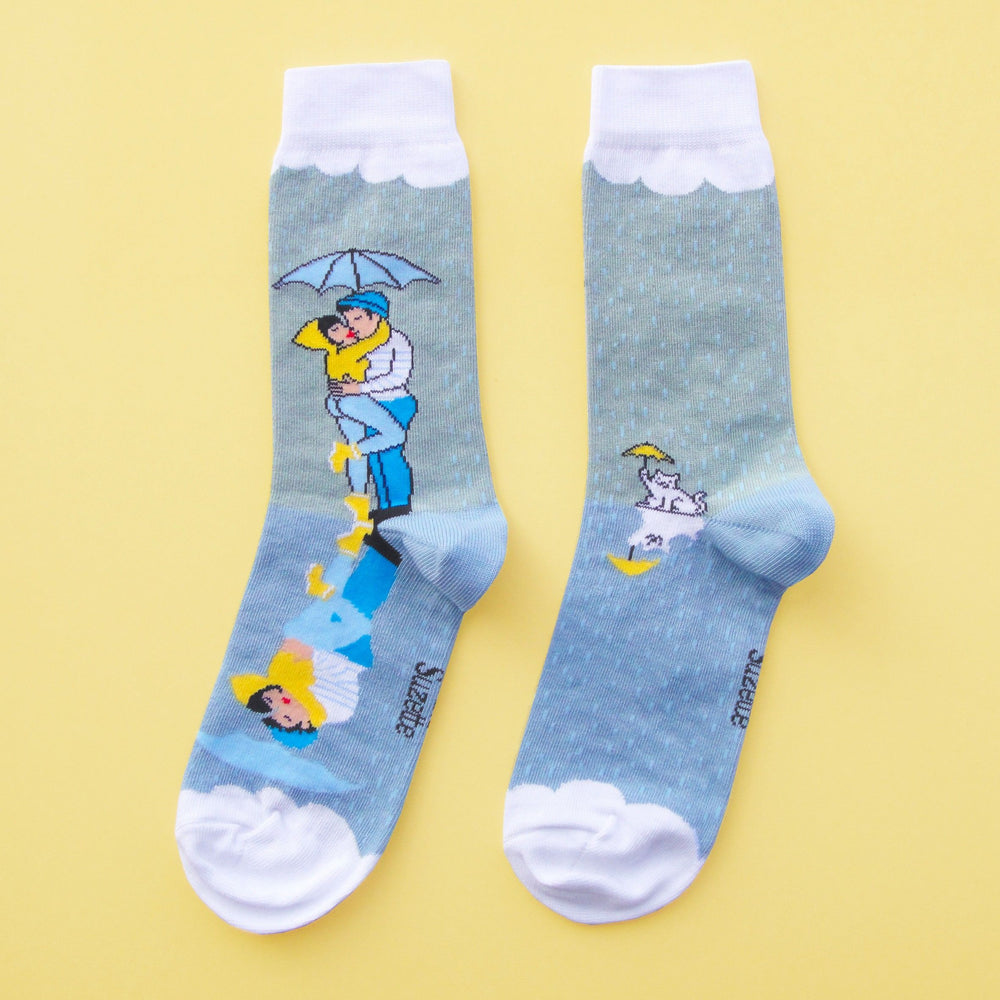 
            
                Load image into Gallery viewer, Kissing in the Rain Socks
            
        